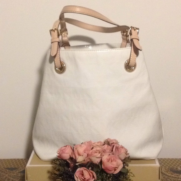 ❤SOLD❤SOLD❤ITS BEEN SOLD❤MICHAEL KORS WHITE TOTE - Picture 3 of 8